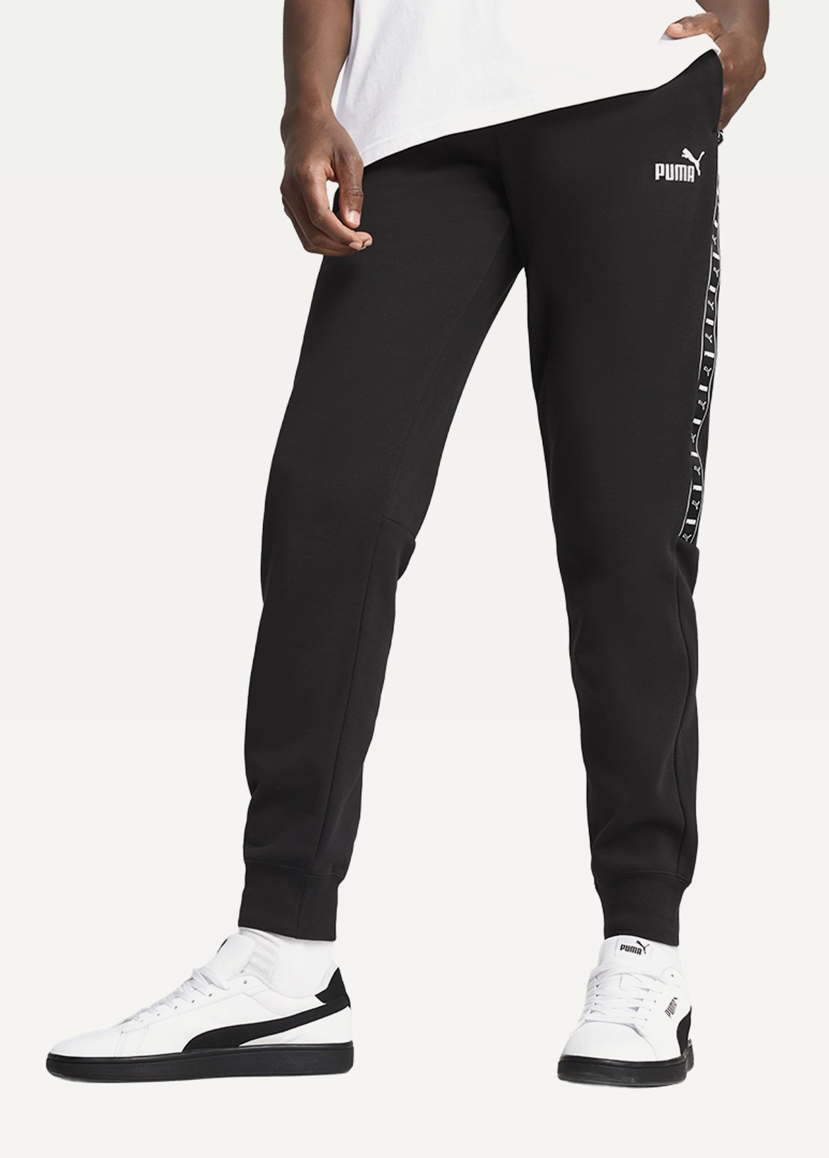 Спортивні штани чоловічі PUMA ESS TAPE Sweatpants Black чорного кольору