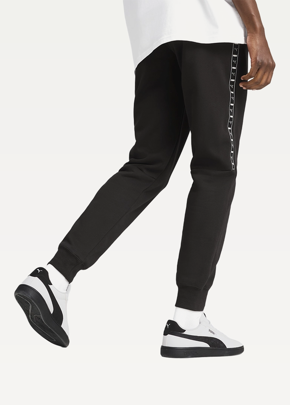 Спортивні штани чоловічі PUMA ESS TAPE Sweatpants Black чорного кольору