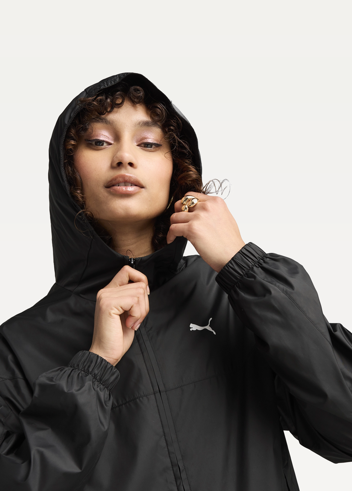 Вітрівка жіноча PUMA ESS Relaxed Windbreaker чорного кольору
