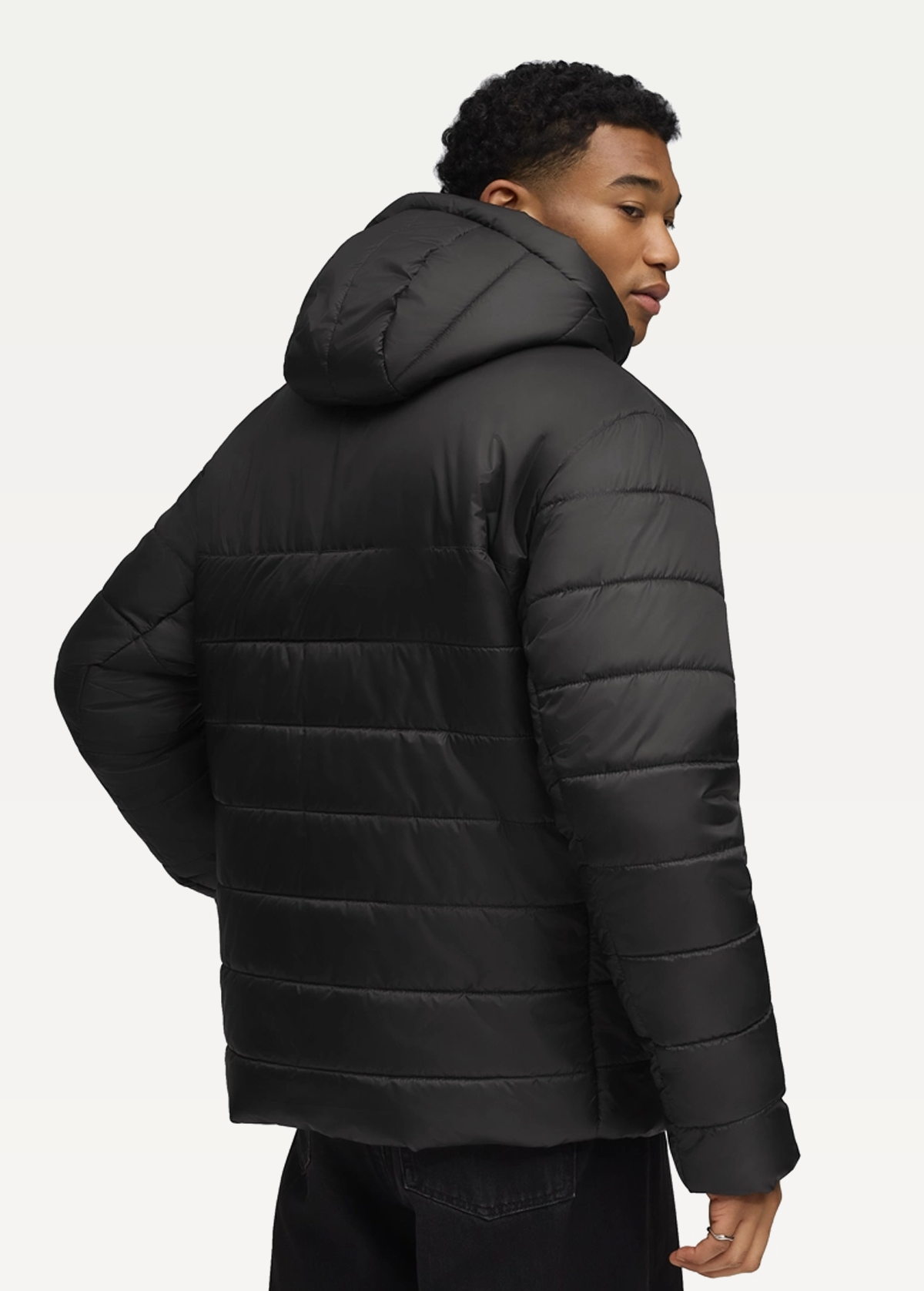 Куртка чоловіча PUMA ESS Hooded Padded Jacket чорного кольору