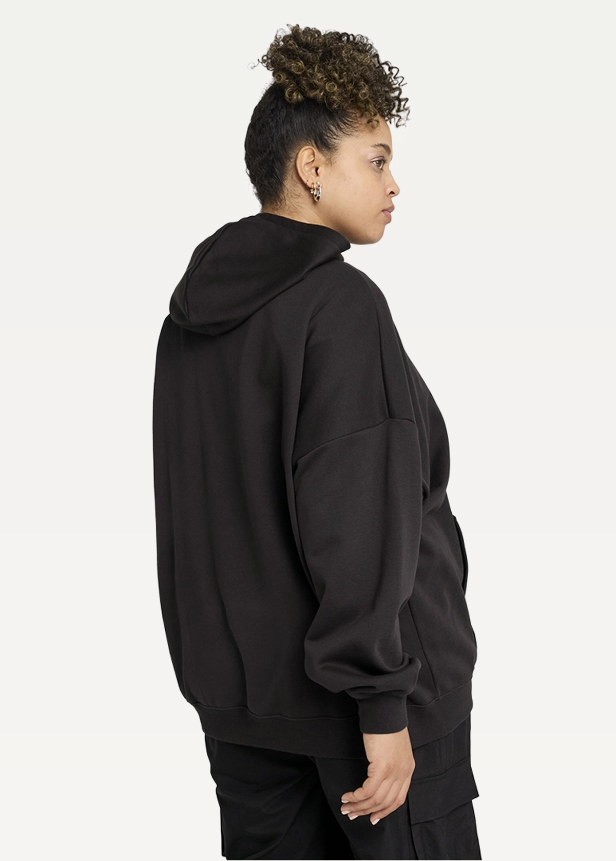 Худі жіноче PUMA ESS Oversized Hoodie чорного кольору