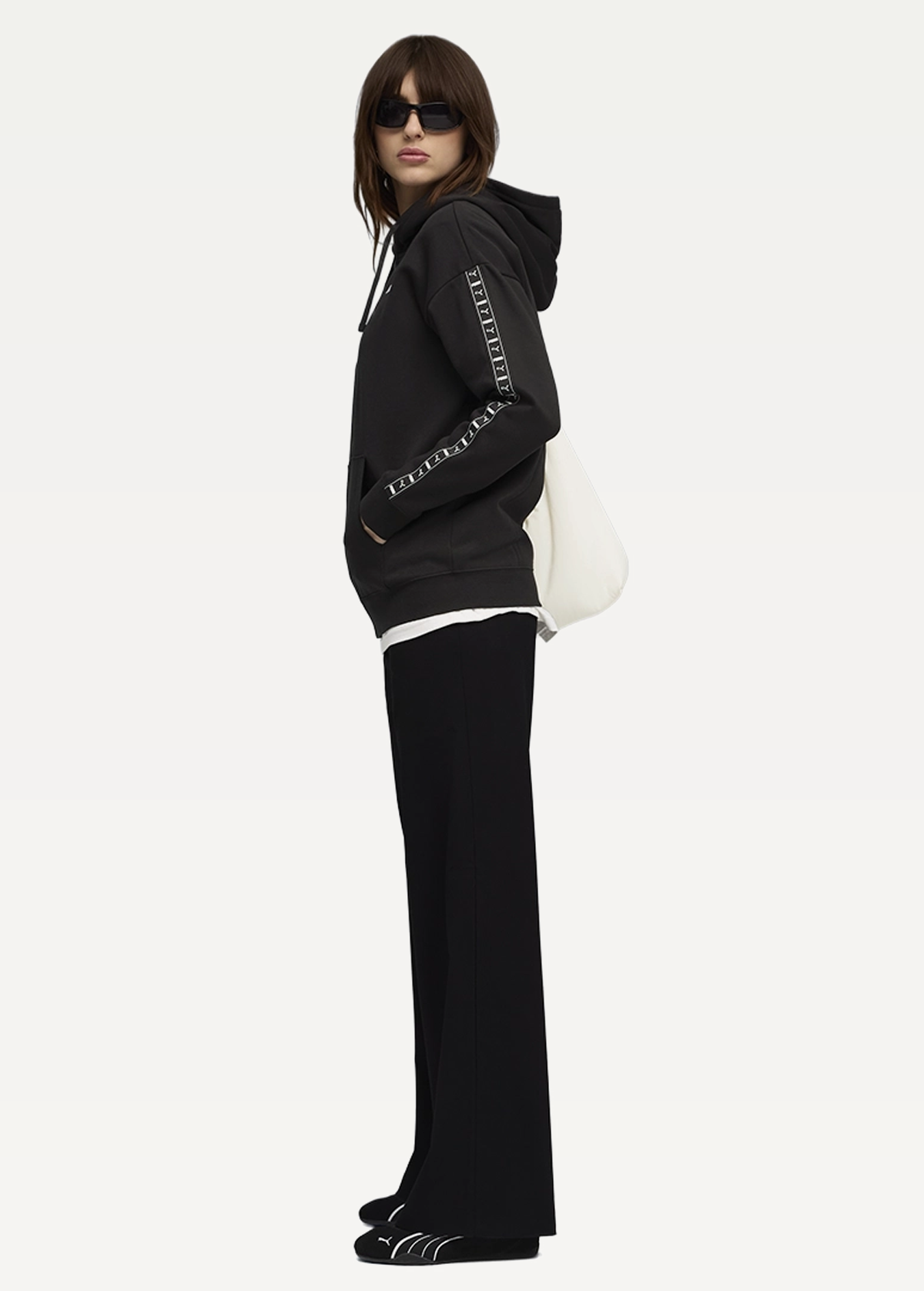 Худі жіноче PUMA ESS TAPE Full-Zip Hoodie Black чорного кольору