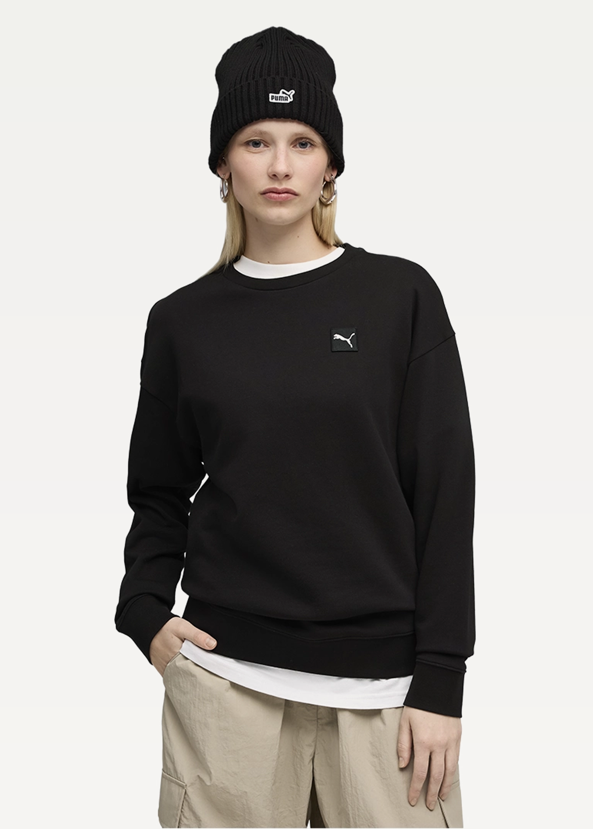 Світшот жіночий PUMA ESS ELEVATED Comfort Crew FL чорного кольору