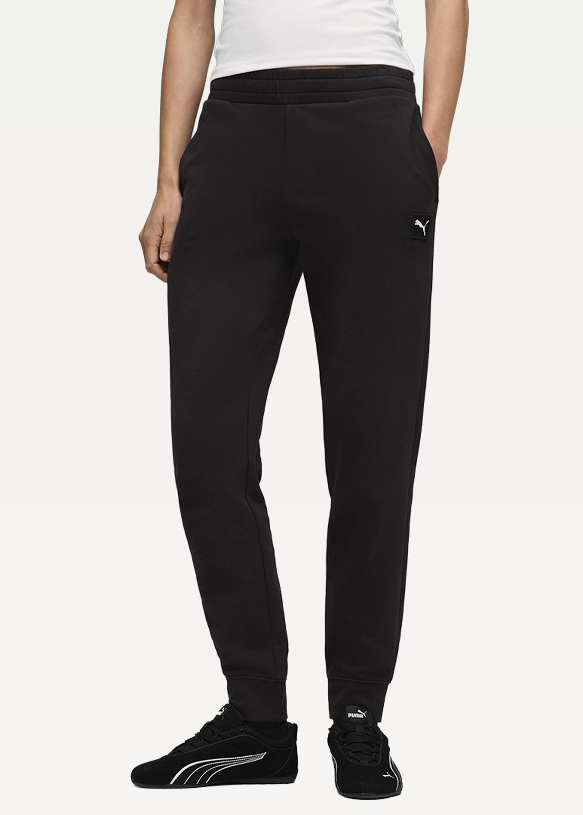 Спортивні штани жіночі PUMA ESS ELEVATED Black Sweatpants чорного кольору