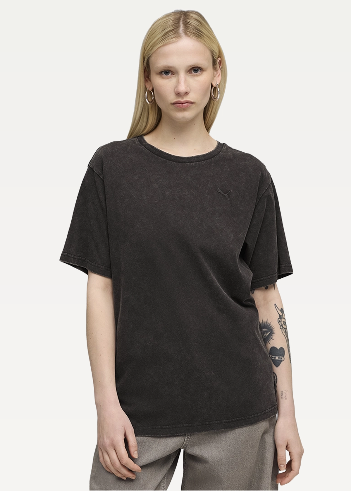 Футболка жіноча PUMA ESS ELEVATED Wash Tee чорного кольору