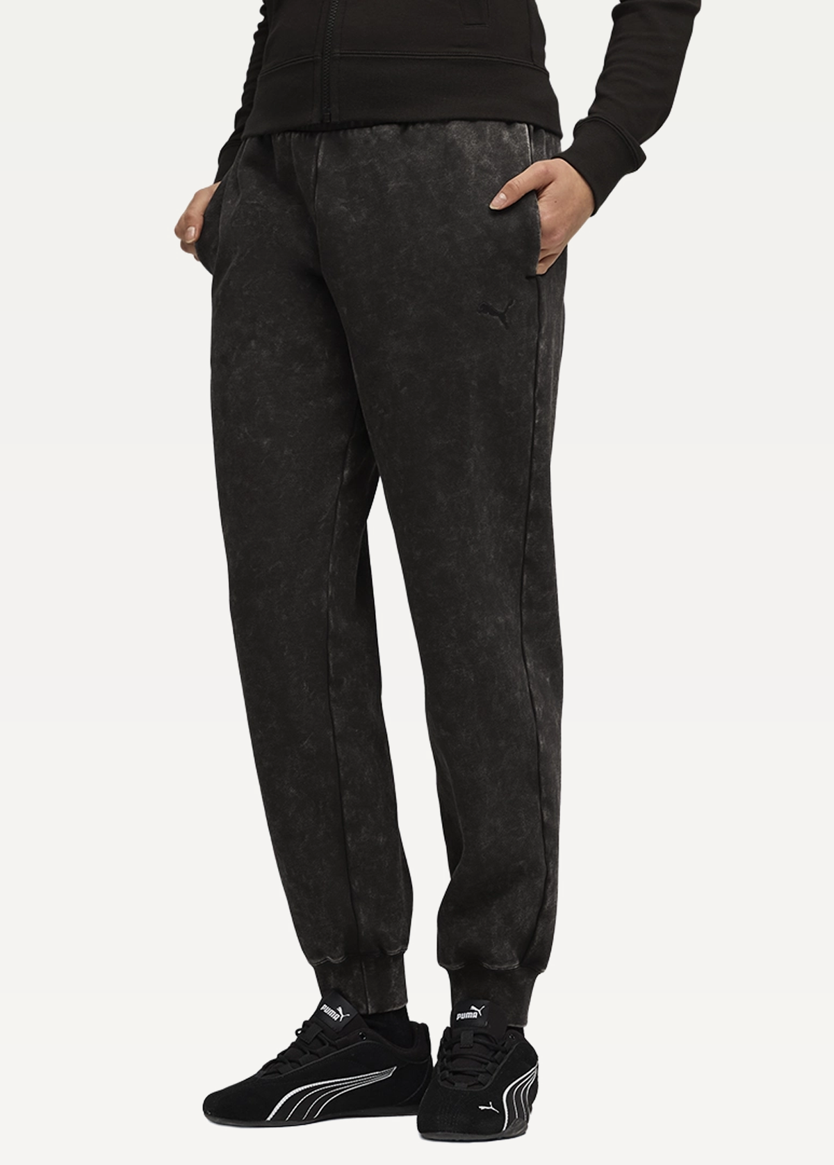 Спортивні штани жіночі PUMA ESS ELEVATED Wash Sweatpants чорного кольору