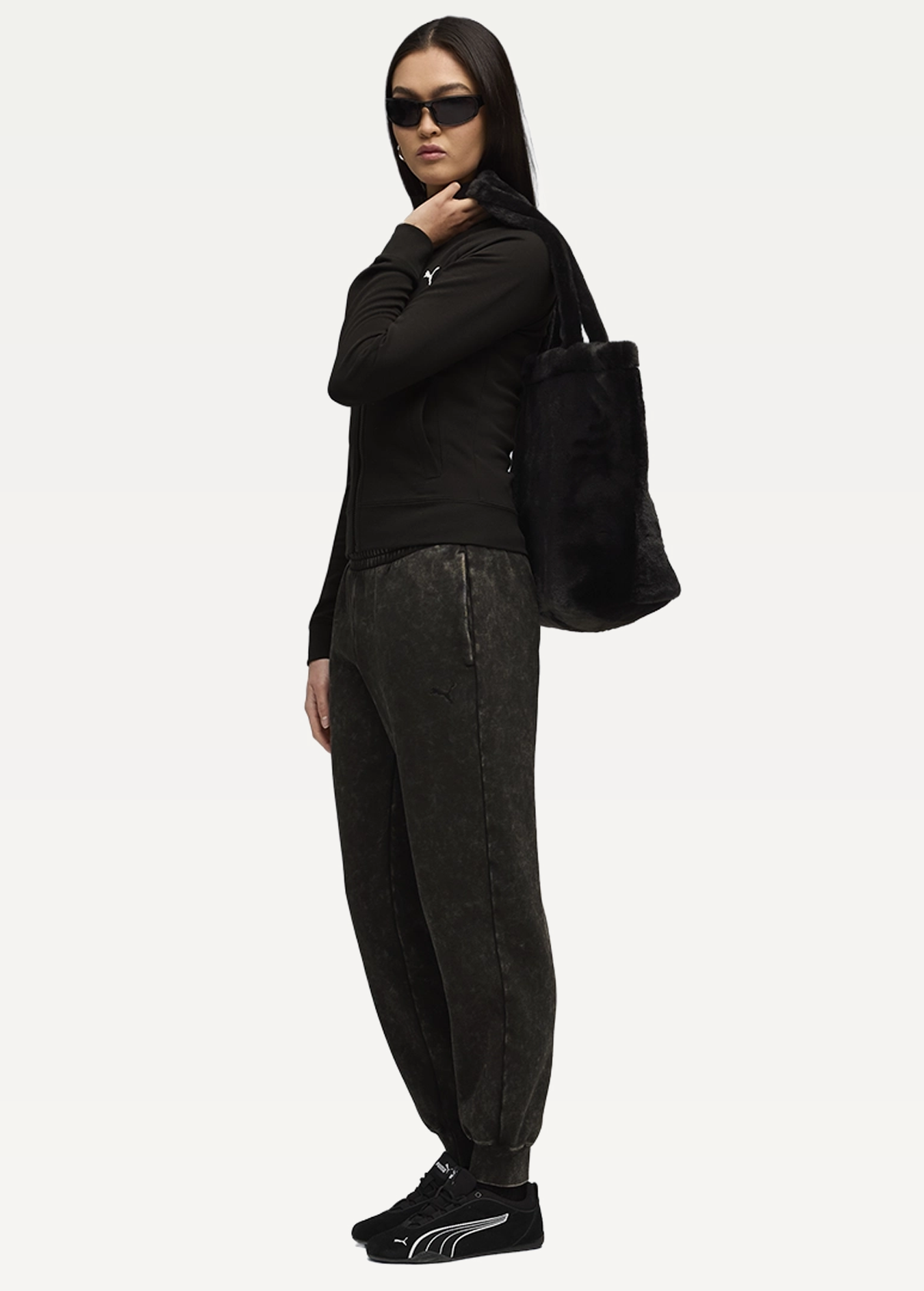 Спортивні штани жіночі PUMA ESS ELEVATED Wash Sweatpants чорного кольору