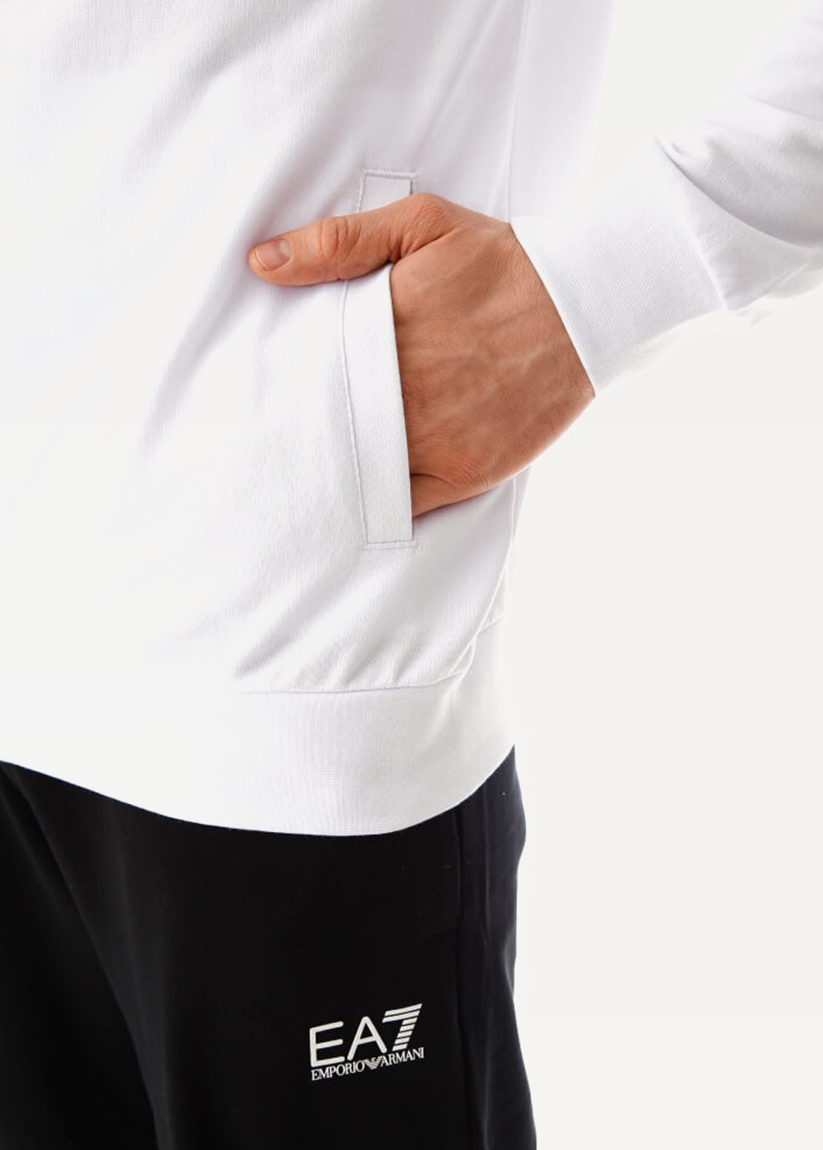 Спортивный костюм EA7 Emporio Armani черно-белого цвета (8NPV80 PJ05Z 22BA)