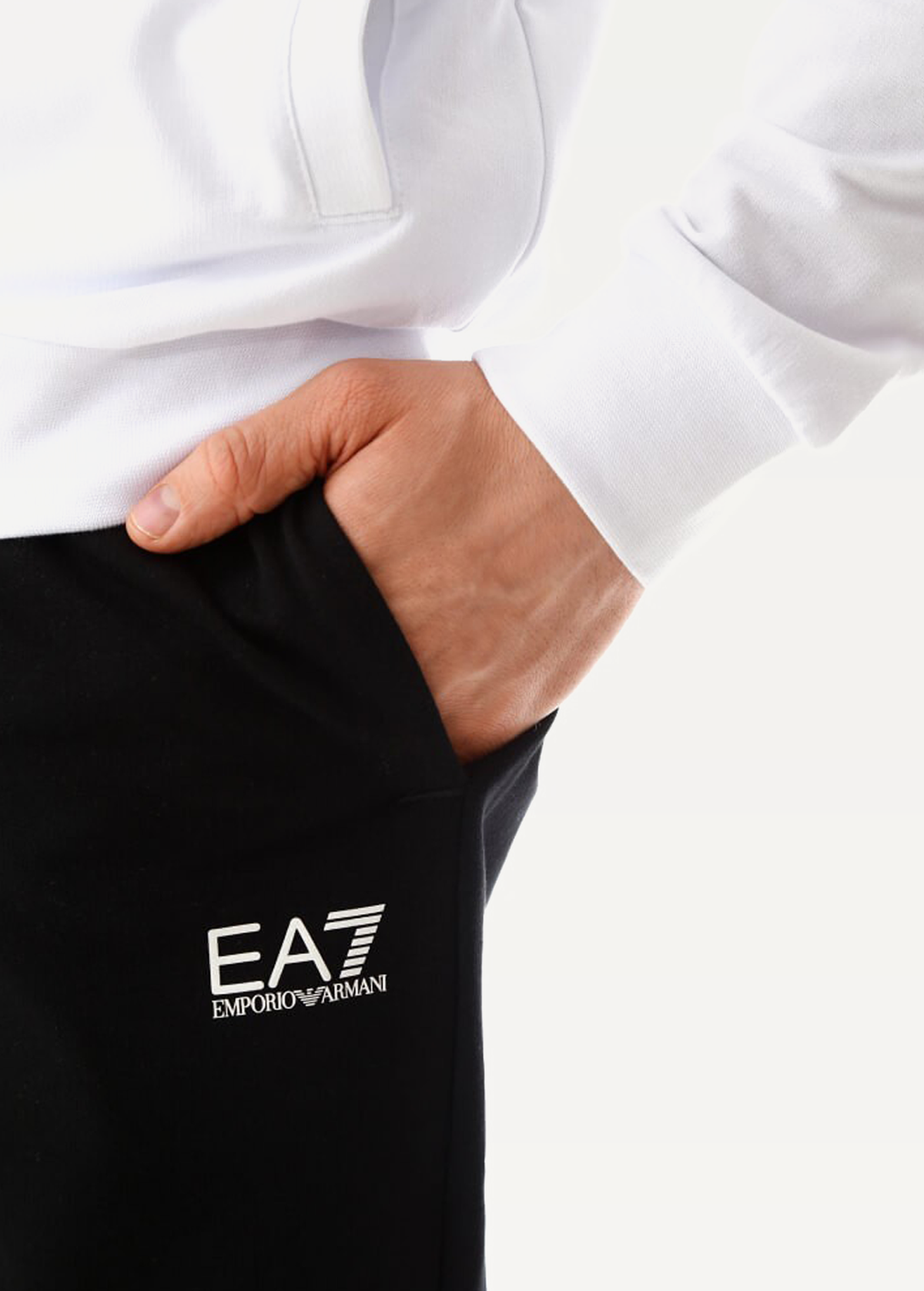 Спортивный костюм EA7 Emporio Armani черно-белого цвета (8NPV80 PJ05Z 22BA)