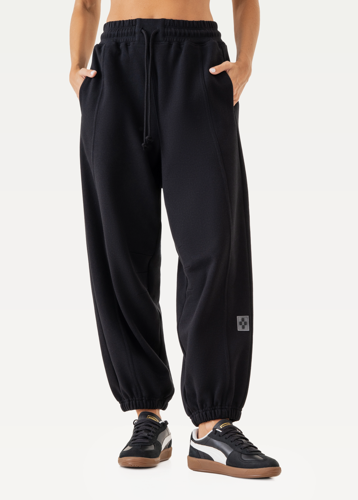 Штани жіночі FRND FOR FRIENDS Shape чорного кольору