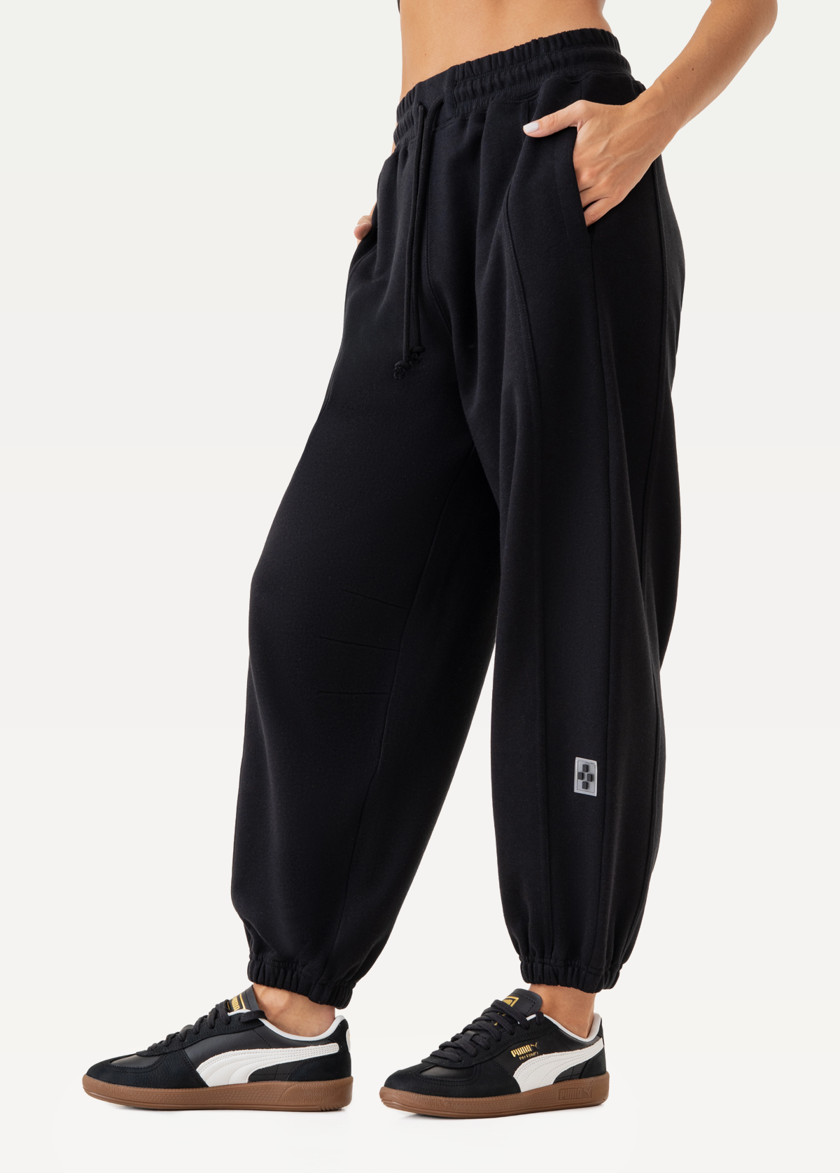 Штани жіночі FRND FOR FRIENDS Shape чорного кольору