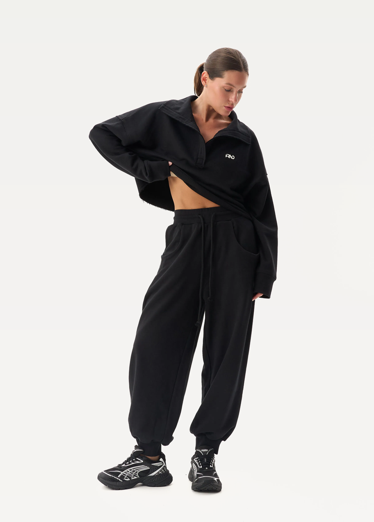 Свитшот FRND FOR FRIENDS женский Naomi черного цвета