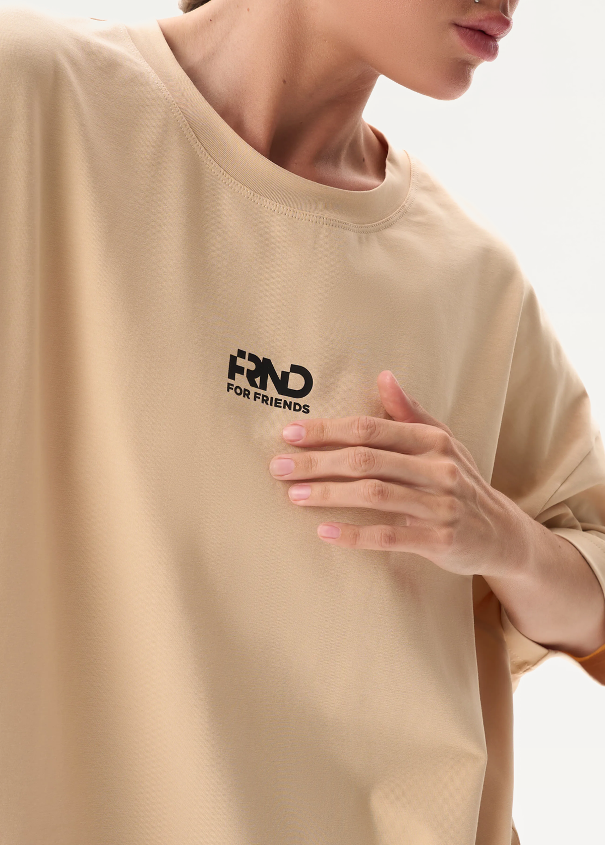 Футболка FRND FOR FRIENDS Volume жіноча бежевого кольору