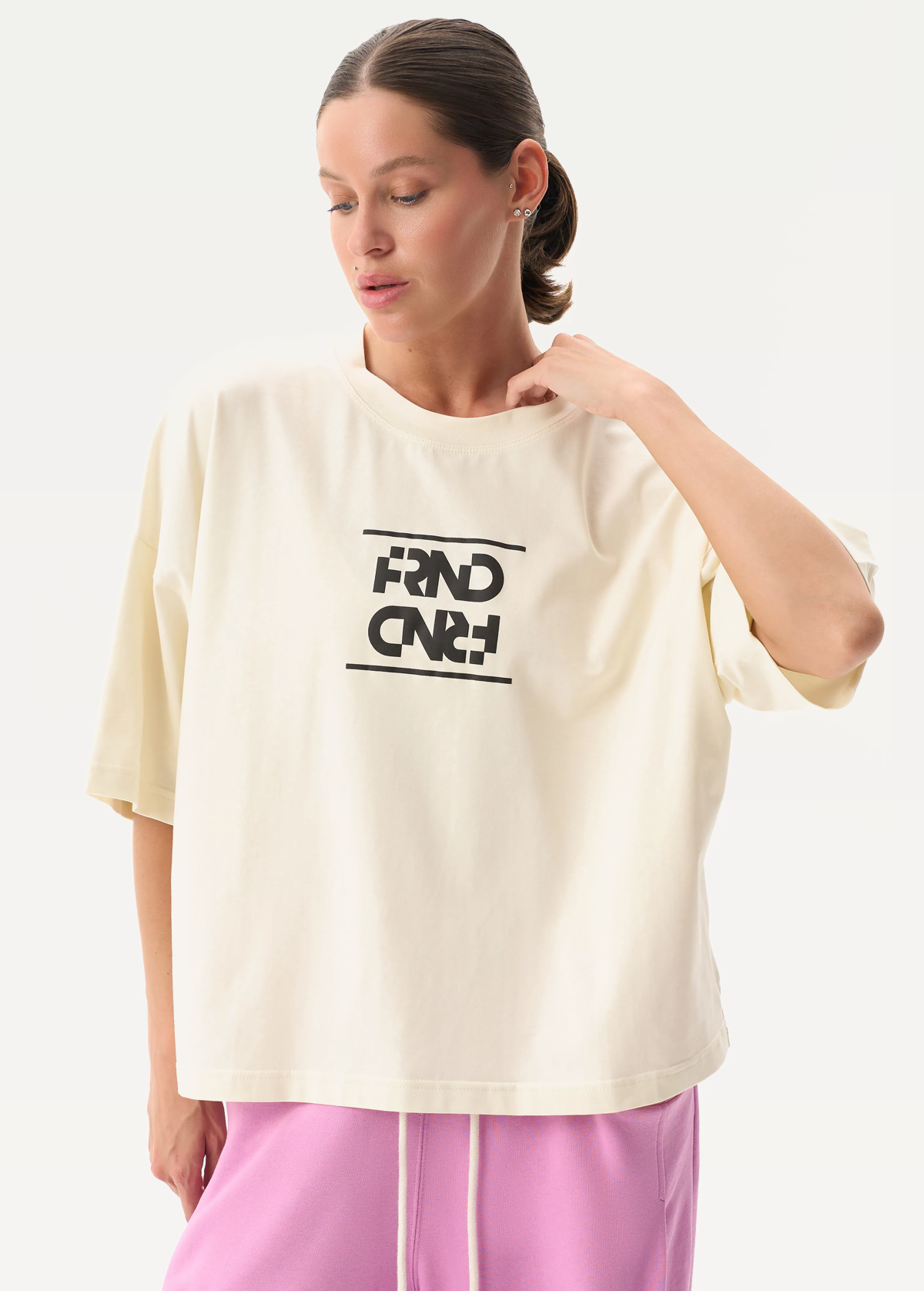 Футболка FRND FOR FRIENDS Woman молочного кольору