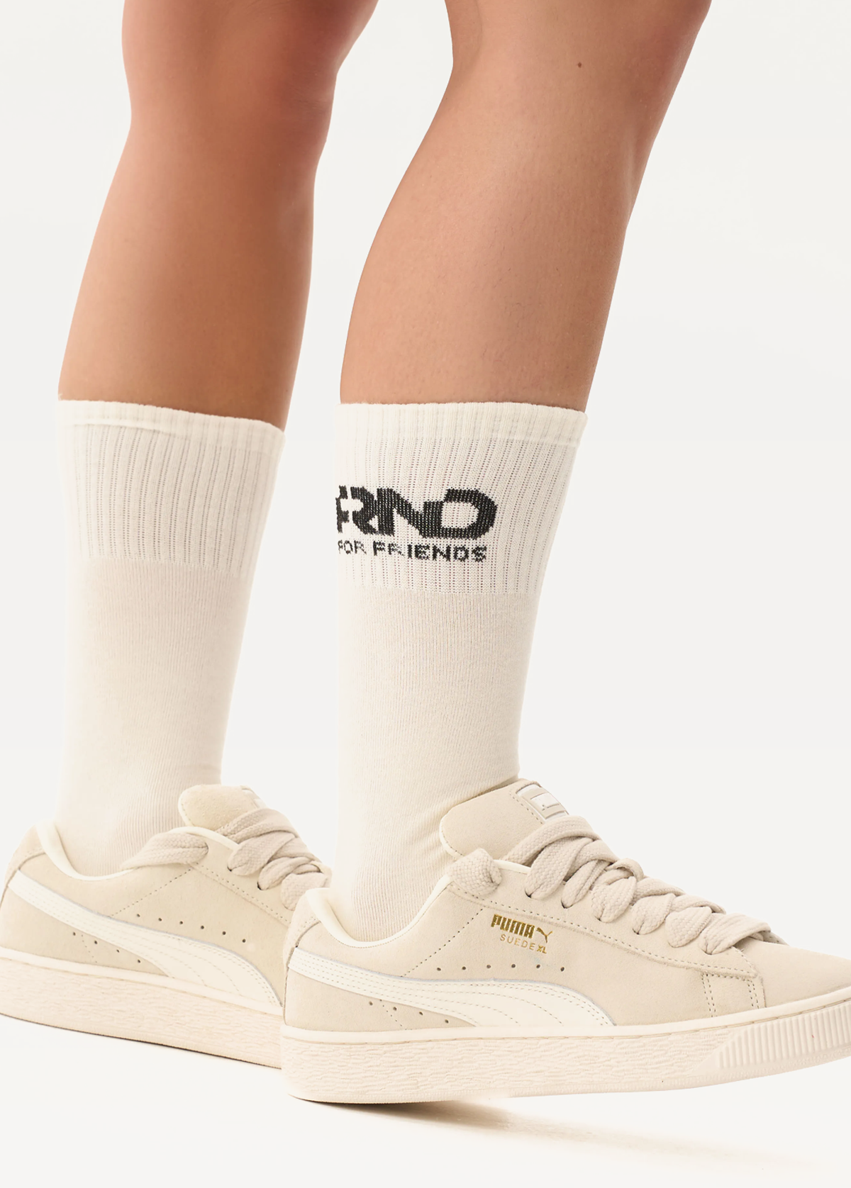 Шкарпетки високі FRND FOR FRIENDS жіночі білого кольору