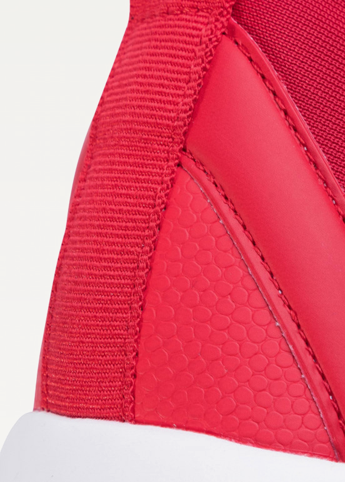 Кросівки чоловічі EA7 Emporio Armani червоного кольору (X8X030 XK129 M5)