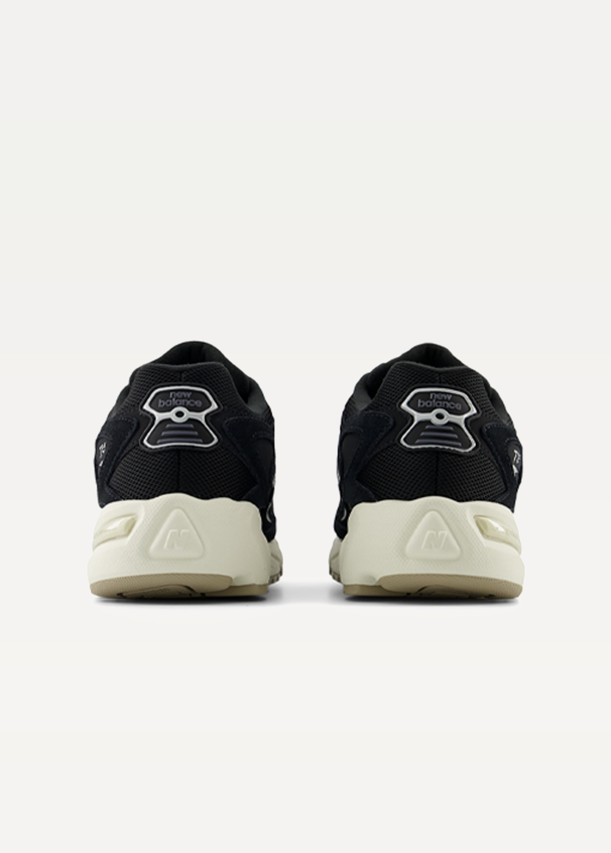 Кросівки New Balance 725 Unisex чорного кольору