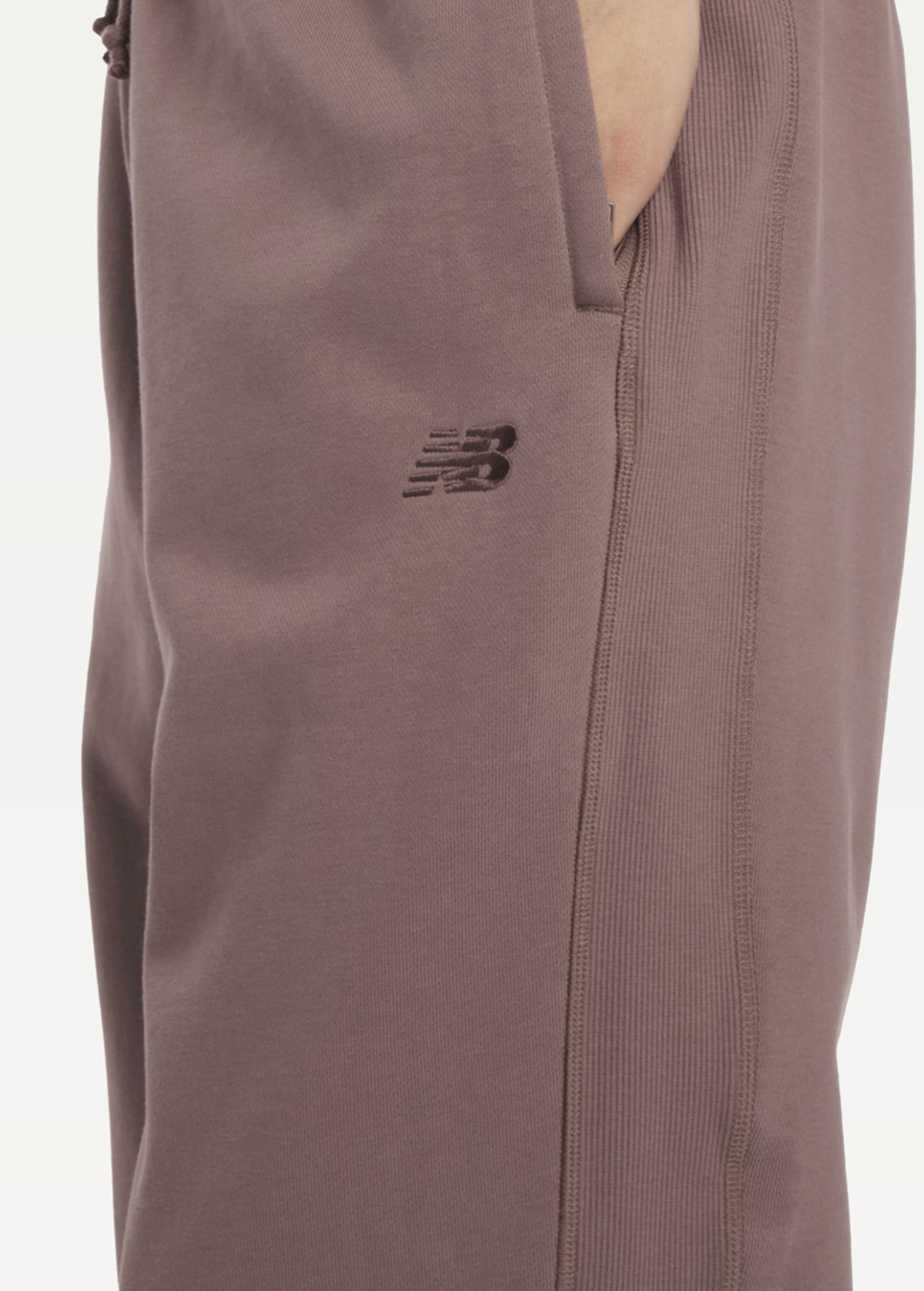 Штани чоловічі New Balance Athletics коричневого кольору