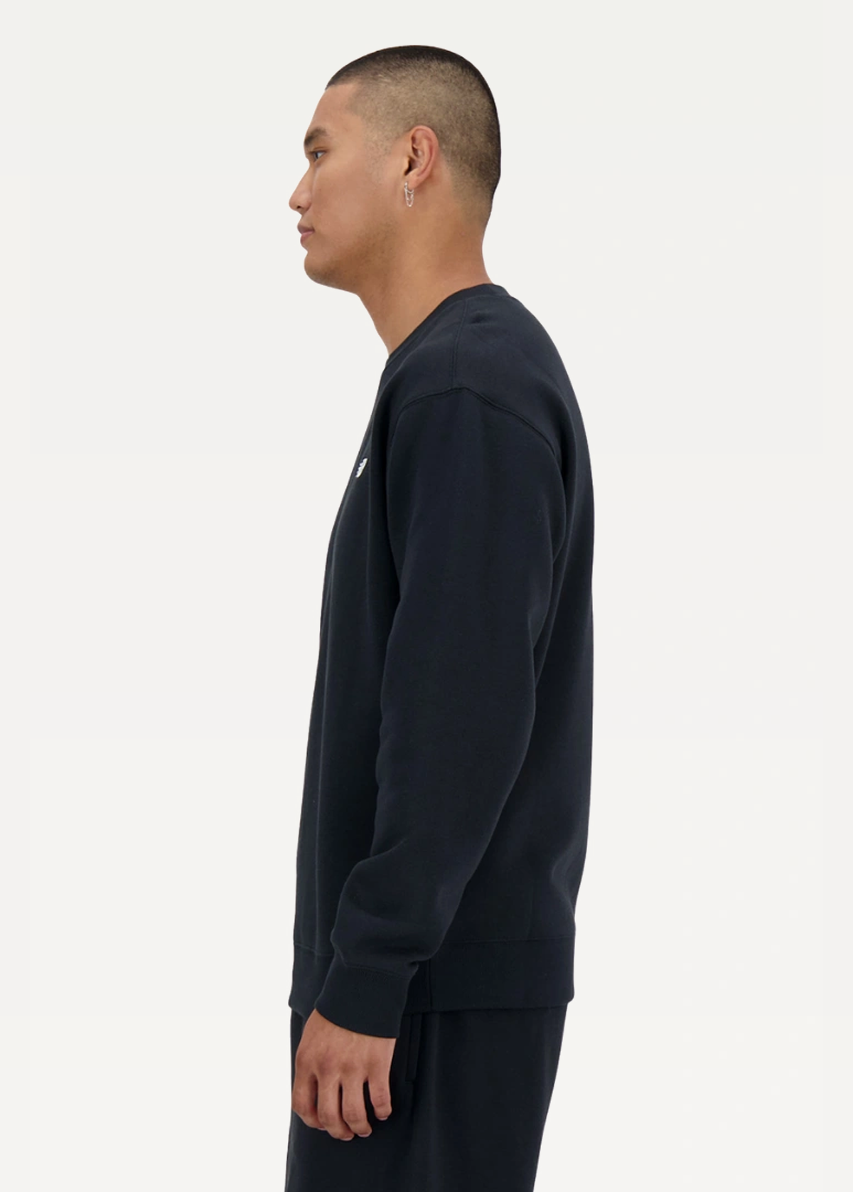 Свитшот мужской New Balance Sport Essentials Fleece черного цвета