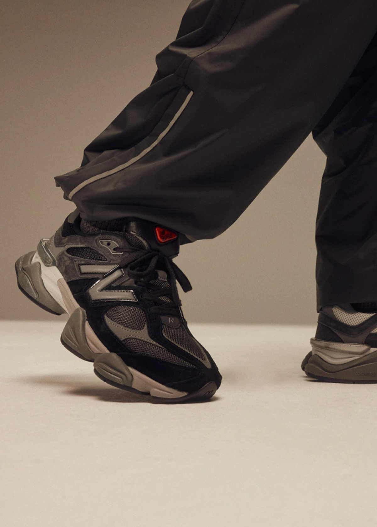 Кроссовки New Balance 9060 Unisex черно-серого цвета