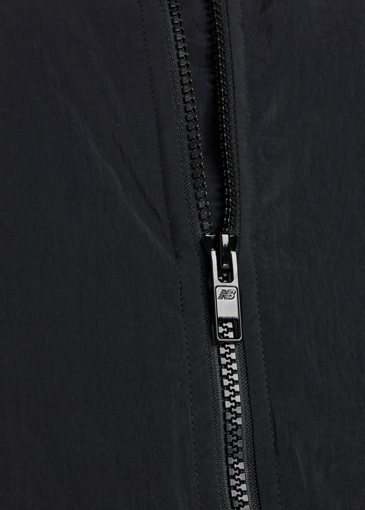 Куртка бомбер жіноча New Balance Reimagined чорного кольору