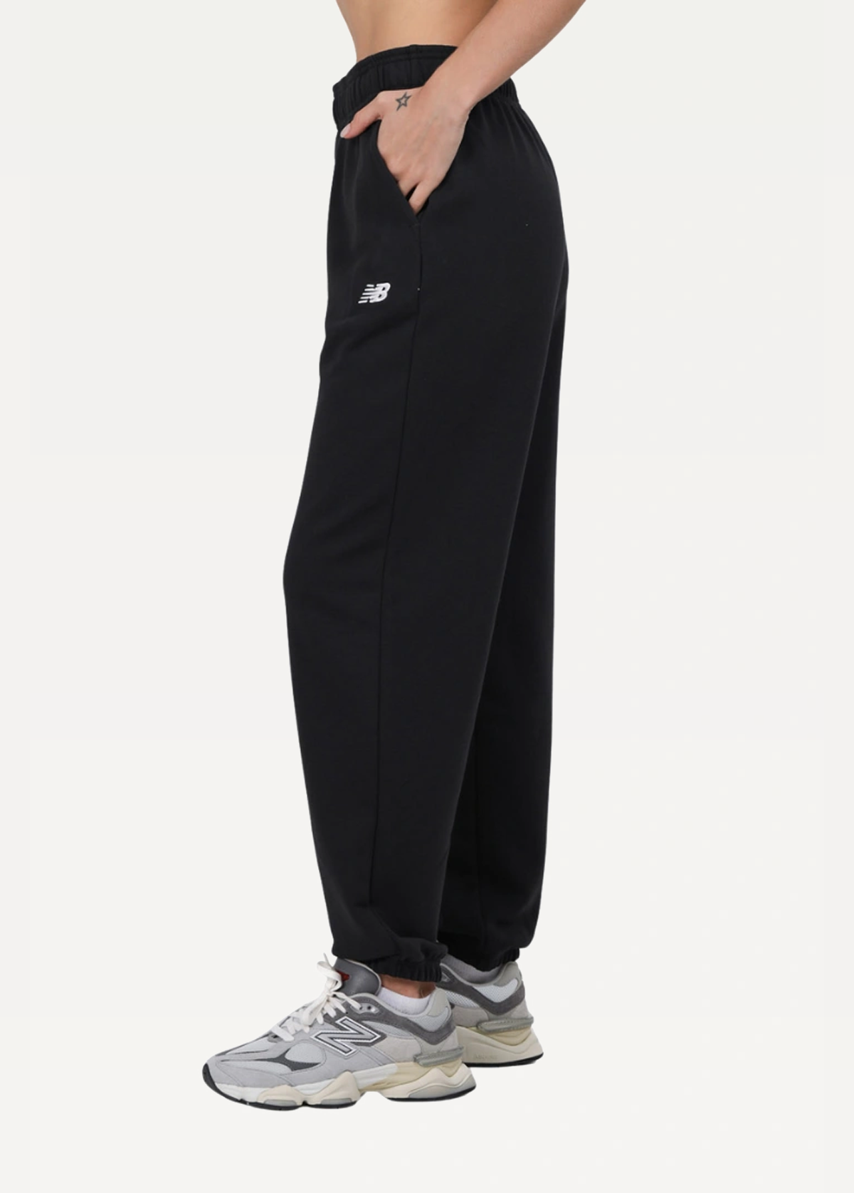 Штаны женские New Balance NB Small Logo черного цвета