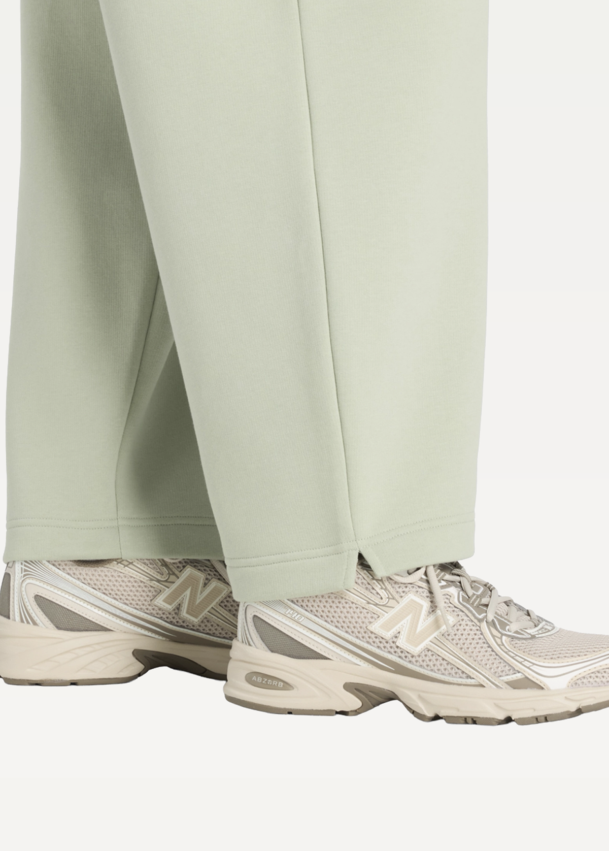 Штани жіночі New Balance Linear Heritage зеленого кольору