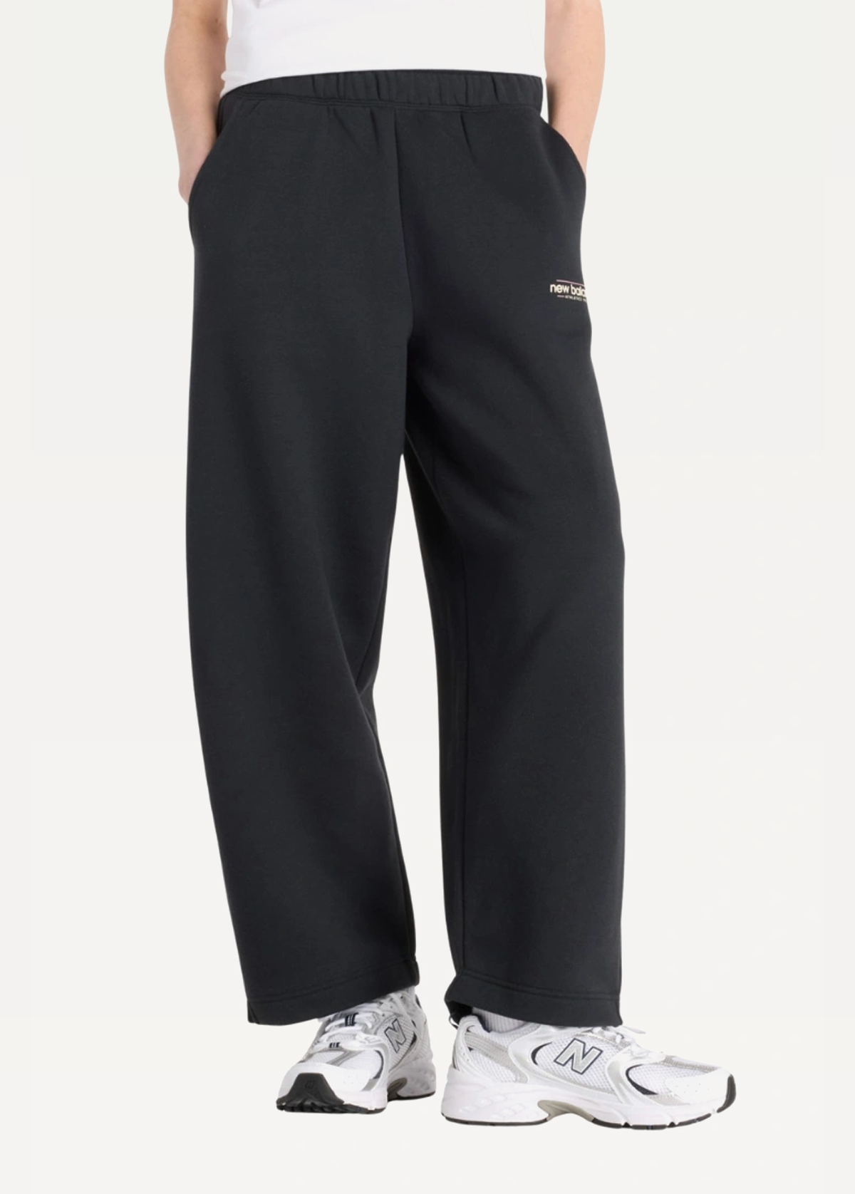 Штани жіночі New Balance Reimagined чорного кольору