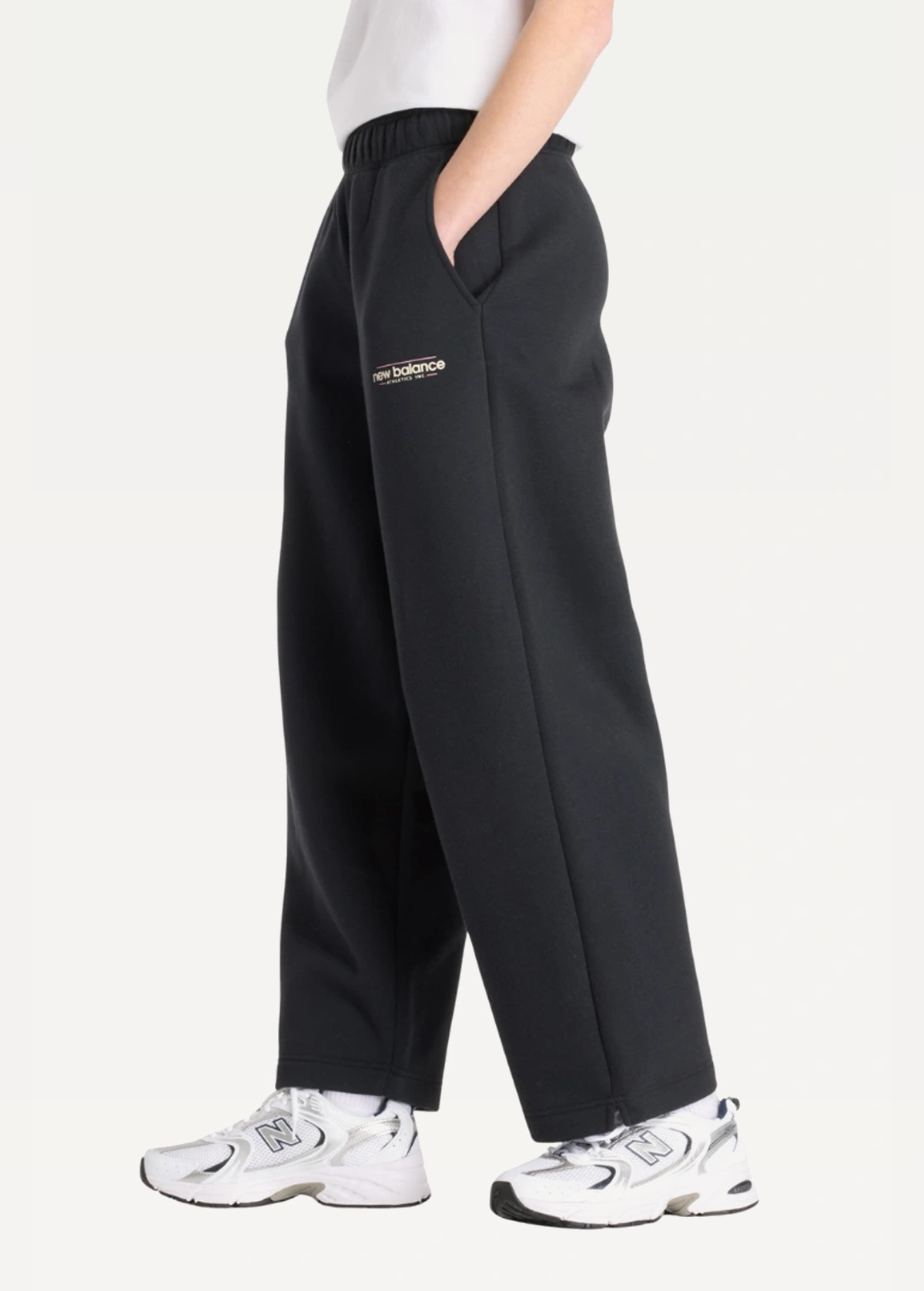 Штани жіночі New Balance Reimagined чорного кольору