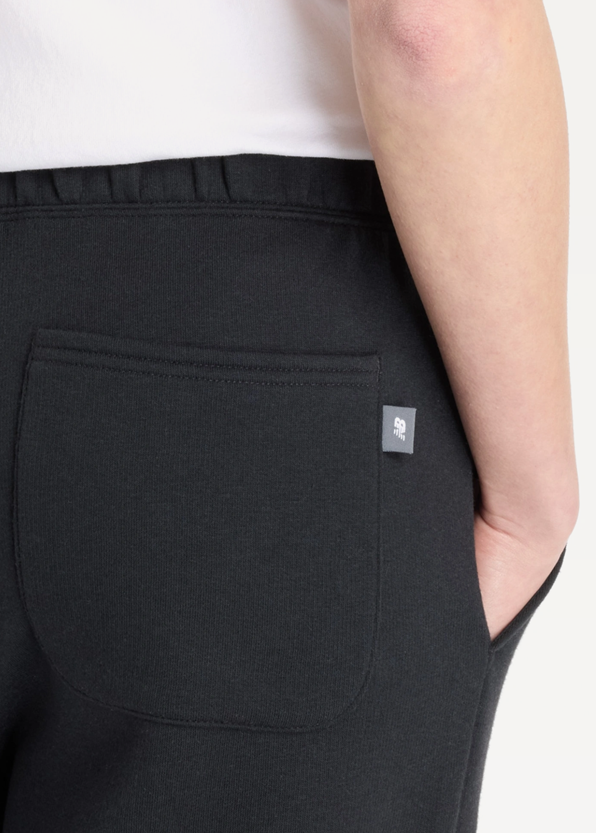 Штани жіночі New Balance Reimagined чорного кольору