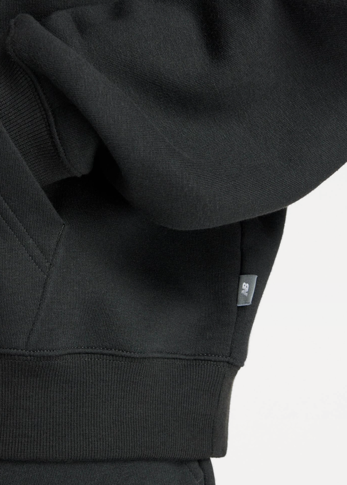 Худі жіноче New Balance Reimagined чорного кольору