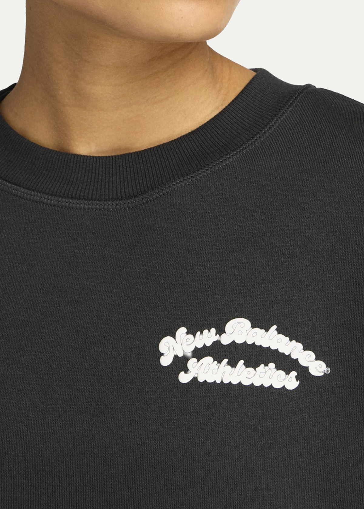 Світшот жіночий New Balance Linear Heritage Fleece чорного кольору