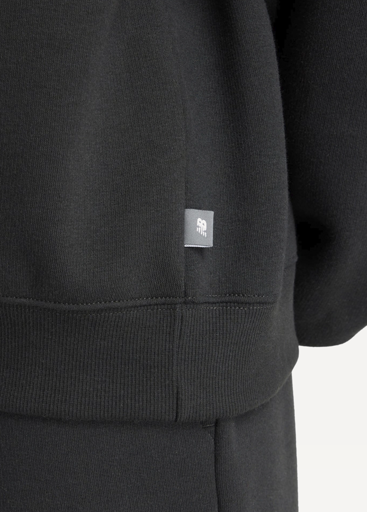 Світшот жіночий New Balance Linear Heritage Fleece чорного кольору