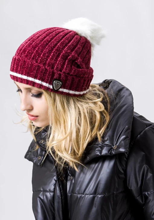 Шапка женская Emporio Armani EA7 красного цвета