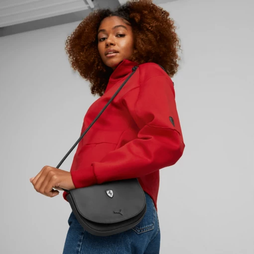 Сумка женская Puma Ferrari SPTWR Wmn Xbdy Pouch черного цвета