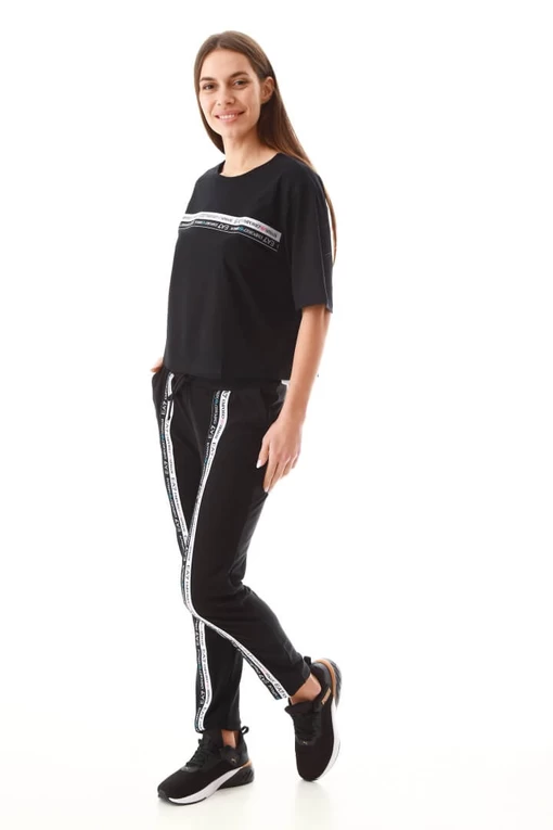 Спортивные штаны EA7 Emporio Armani черного цвета