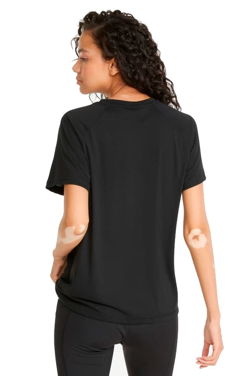 Футболка Puma Evostripe Tee чорного кольору (84707001)