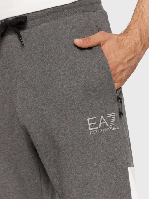 Спортивный костюм мужской EA7 Emporio Armani черно-серого цвета