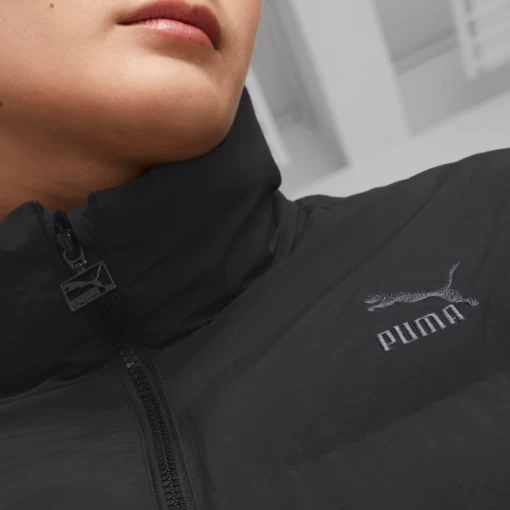 Пуховик жіночий Puma Classics Oversized Puffer чорного кольору