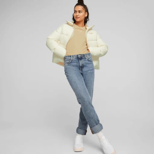 Пуховик женский Puma Down Puffer молочного цвета