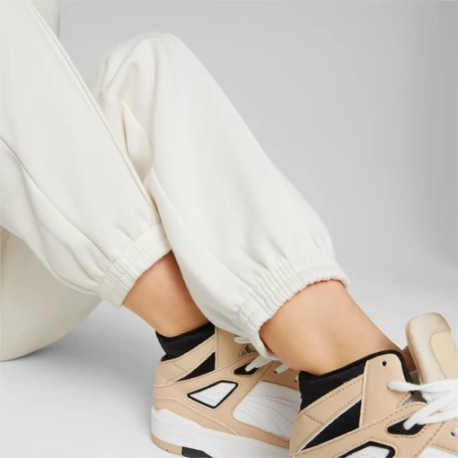 Спортивные штаны женские Puma Classics Sweatpants белого цвета