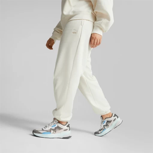 Спортивные штаны женские Puma Classics Sweatpants белого цвета