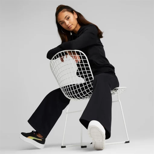 Спортивные штаны женские Puma ESS+ Embroidery Wide Pants черного цвета