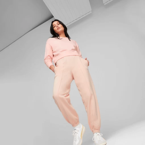 Спортивные штаны женские Puma Classics Sweatpants розового цвета