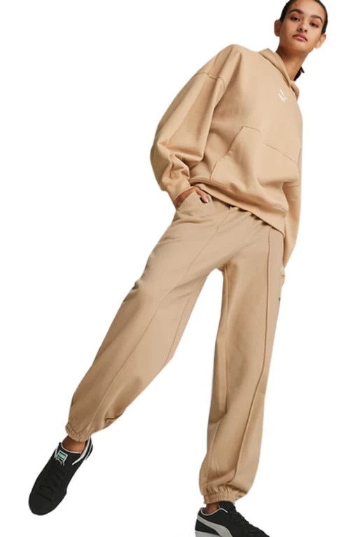 Спортивные штаны женские Puma Classics Sweatpants песочного цвета