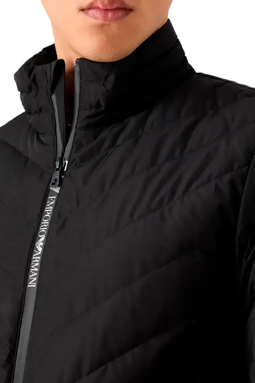 Куртка мужская EA7 Emporio Armani Down Jasket черного цвета
