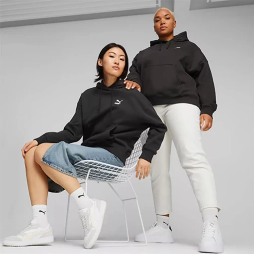 Худи женское Puma Classics Oversized Hoodie черного цвета 62140701