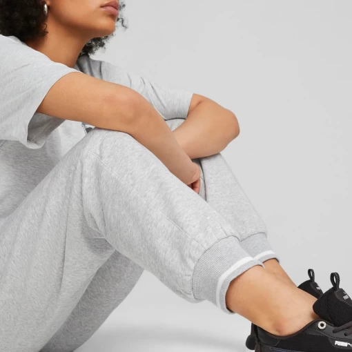 Спортивные брюки женские Puma Squad Sweatpants светло-серого цвета