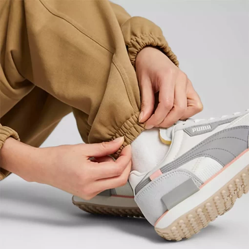 Спортивные штаны женские Puma Downtown Women’s Sweatpants светло-коричневого цвета