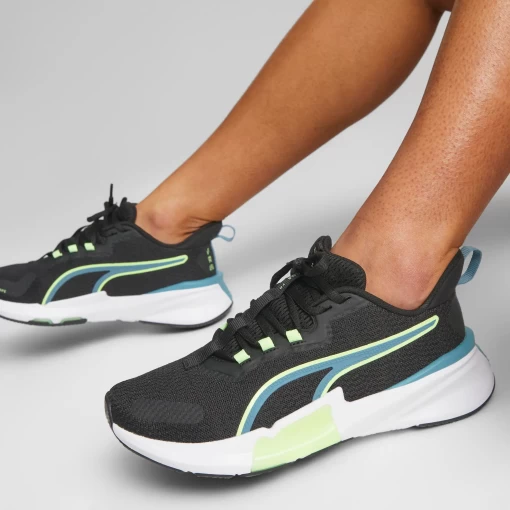 Кросівки жіночі Puma PWRFrame TR 2 Wn s чорно-білого кольору